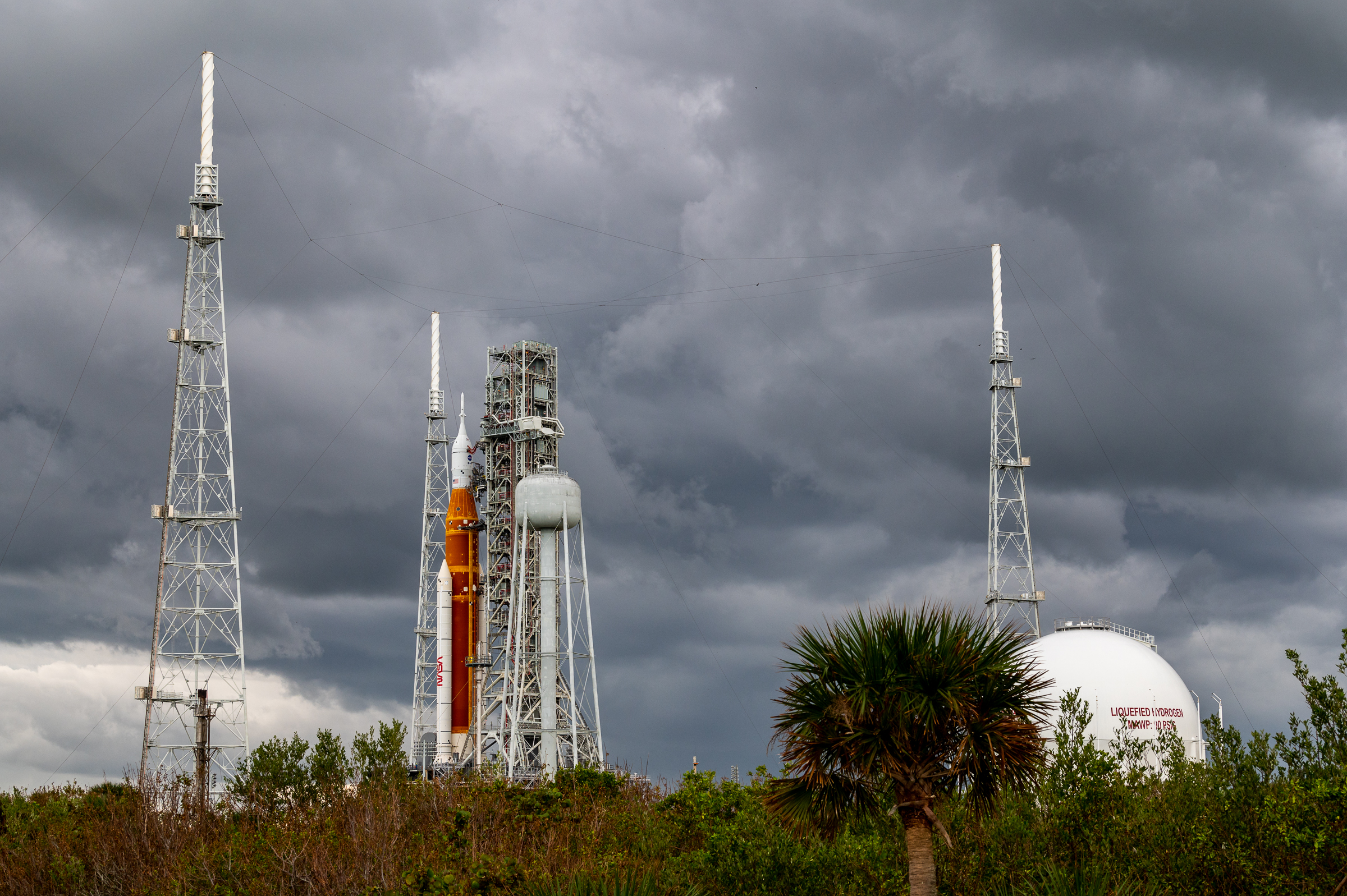 Stormy skies over Artemis 1 on L-3